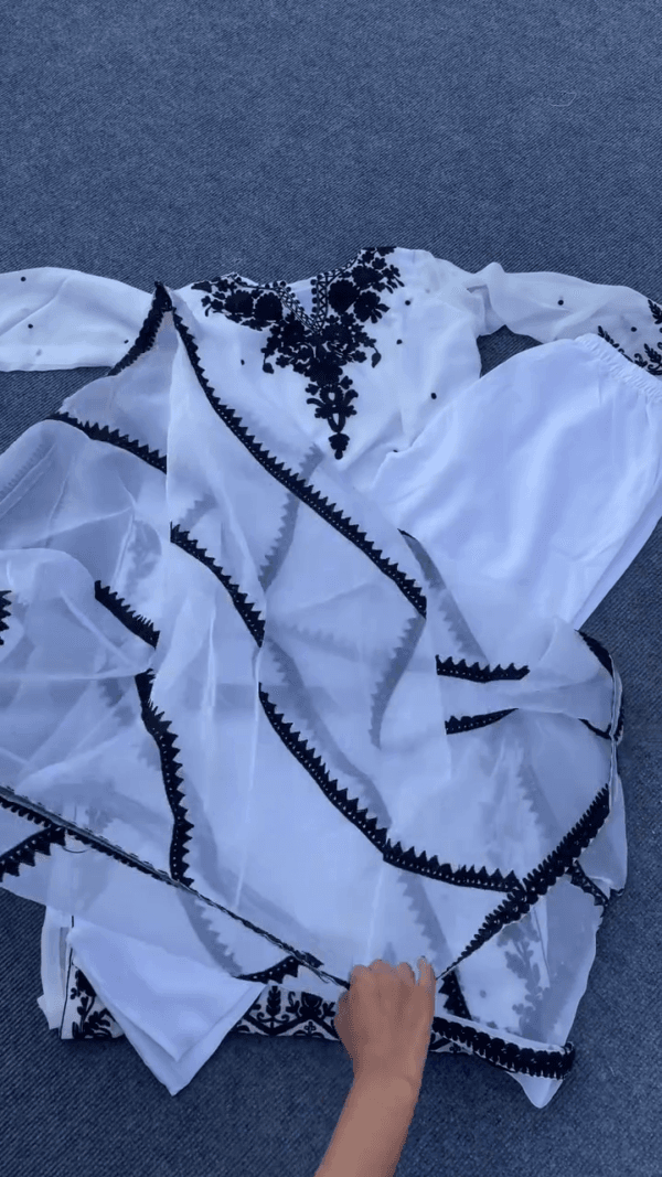 White colour cotton organza dupatta set - Image 4