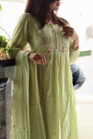 Women’s Light Green Embroidered Kurti with Floral Threadwork – Elegant Long-Sleeve Ethnic Casualwear