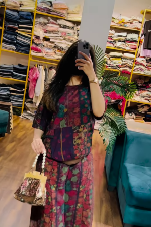 Women’s Multicolor Printed Kurta with Pearl Handle Mini Bag – Ethnicwear Store Mirror Portrait Look