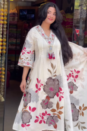 Women’s White Floral Printed Kurta Set with Dupatta – Ethnicwear Storefront Portrait Ensemble