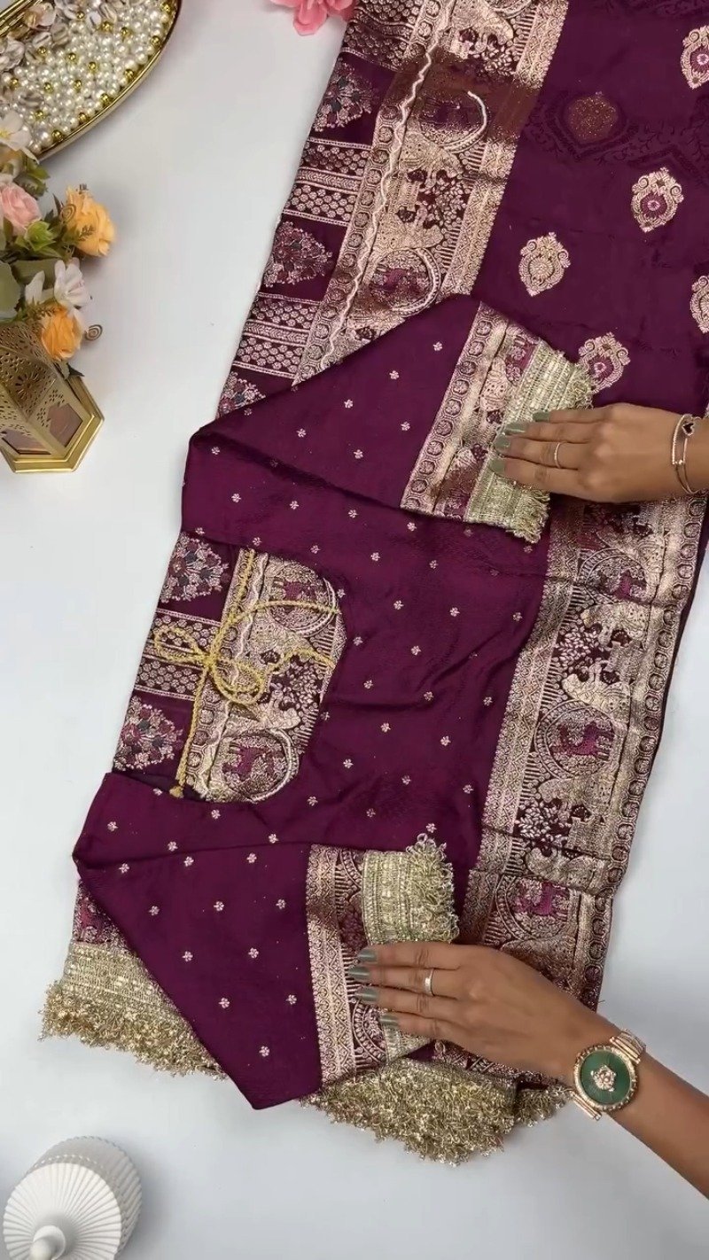 Regal Banarasi Silk Zari Woven Saree with Intricate Border β Available in Royal Purple & Deep Fuchsia - Image 2