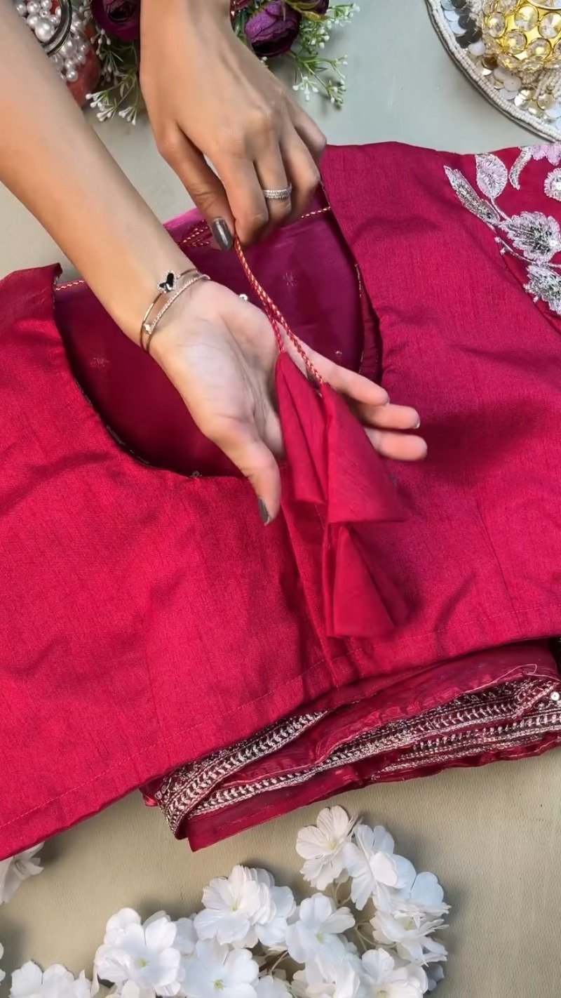 Magenta Floral Embroidered Organza Saree Set with Embellished Blouse - Image 3