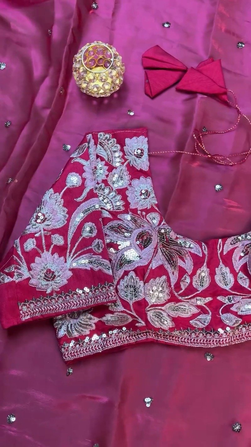 Magenta Floral Embroidered Organza Saree Set with Embellished Blouse - Image 5