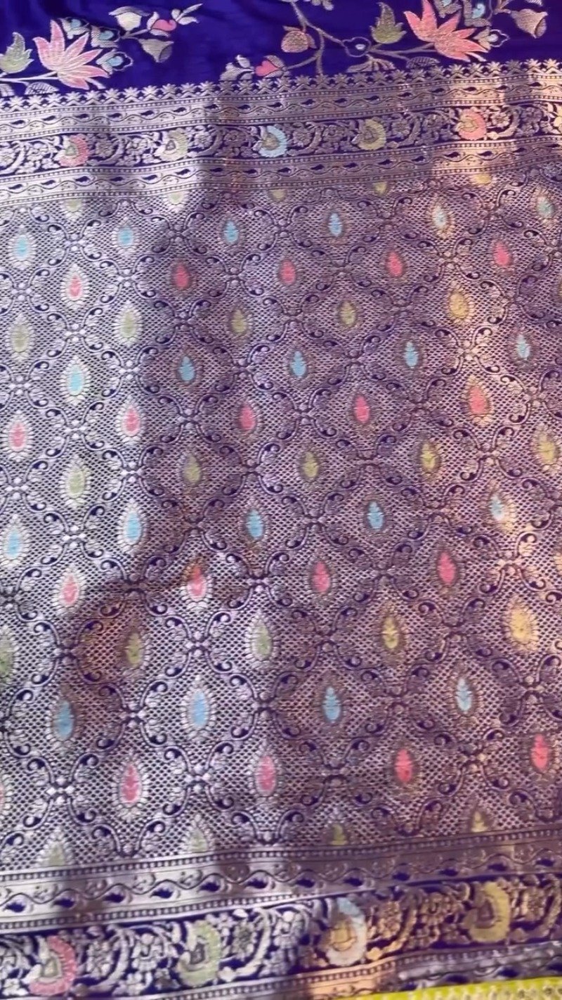 Royal Purple & Lime Green Zari Woven Silk Saree with Scalloped Sequin Border โ Available in Purple & Lime Green - Image 5