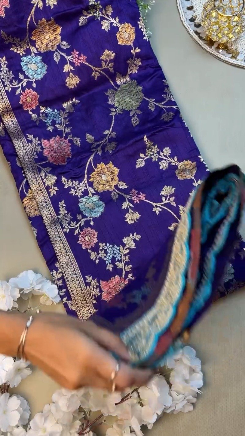 Royal Purple & Sky Blue Scalloped Border Banarasi Silk Saree Set β Available in Royal Purple & Sky Blue - Image 2