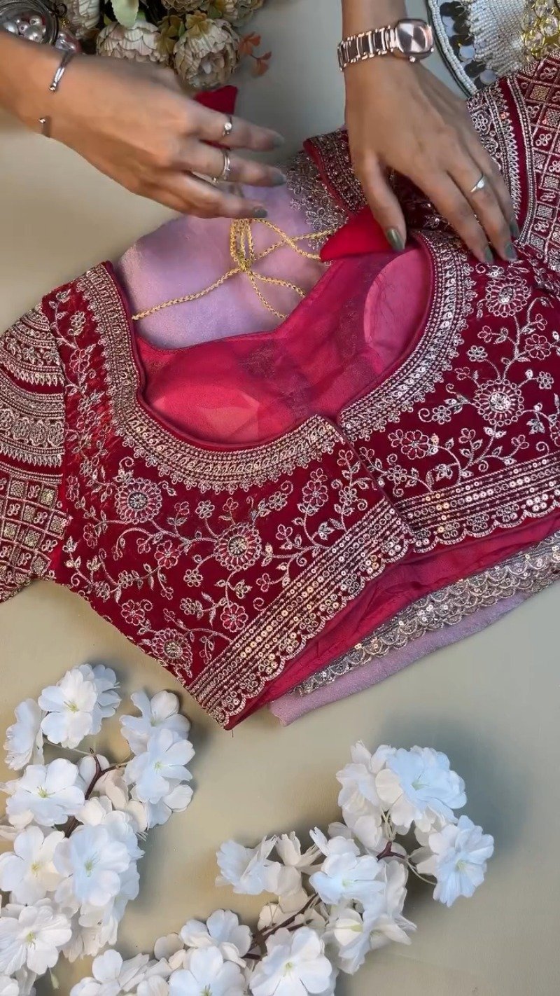 Enchanting Lilac Organza Saree & Maroon Velvet Blouse Set β Available in Lilac & Maroon - Image 3