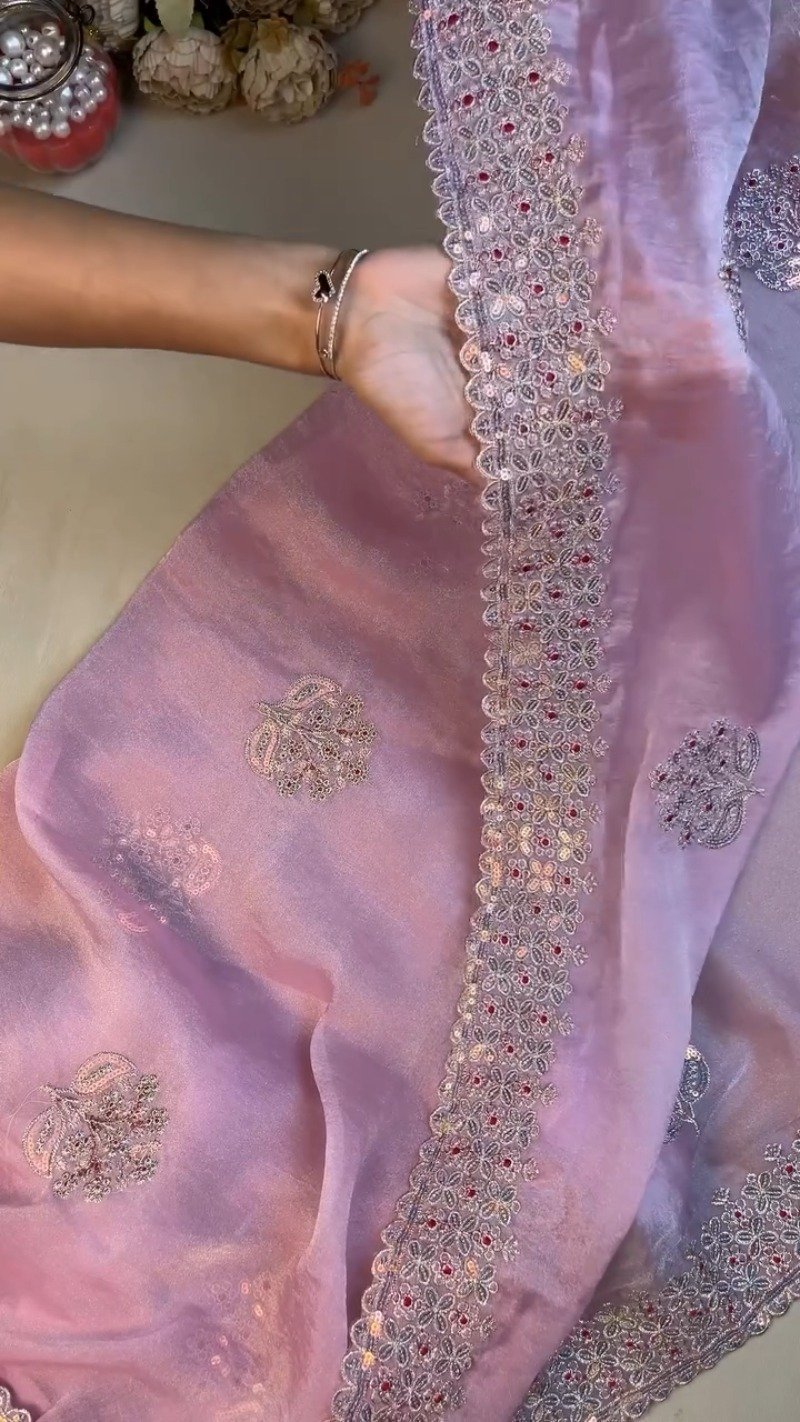 Enchanting Lilac Organza Saree & Maroon Velvet Blouse Set β Available in Lilac & Maroon - Image 5