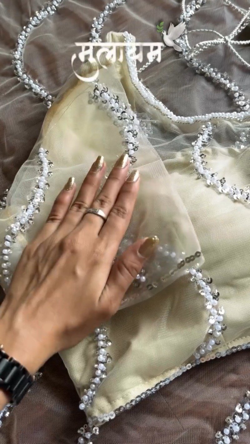 Elegant Pearl & Sequin Embellished Organza Saree Set - Image 5