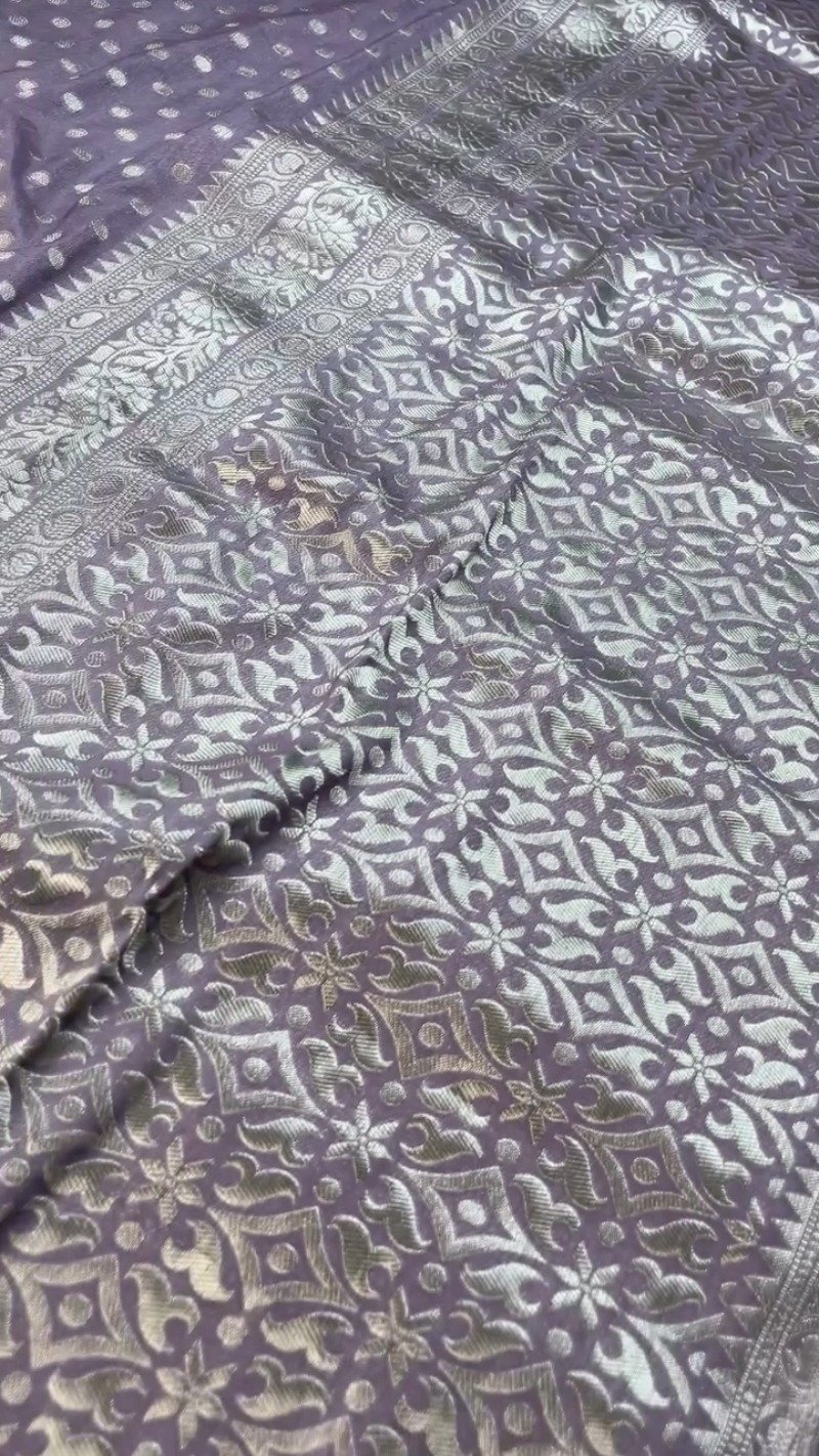 Opulent Lilac & Midnight Blue Handcrafted Silk Saree Set โ Available in Lilac & Midnight Blue - Image 5